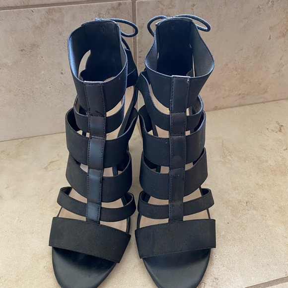 Strappy heels - Picture 3 of 4